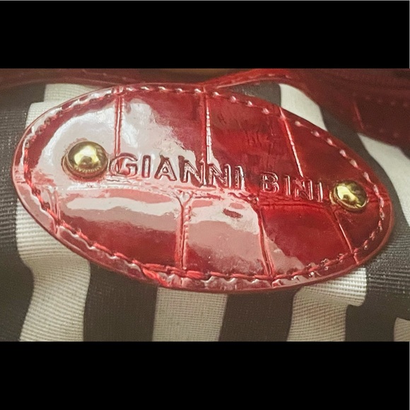 Gianni Bini Red Crossbody Purse - Picture 5 of 5